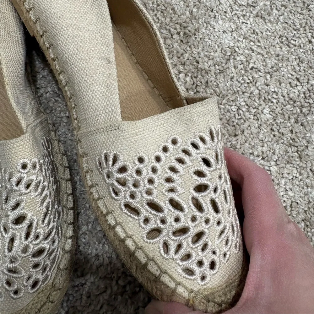 Kelly‎ & Katie Cream Eyelet Espadrille Size 9